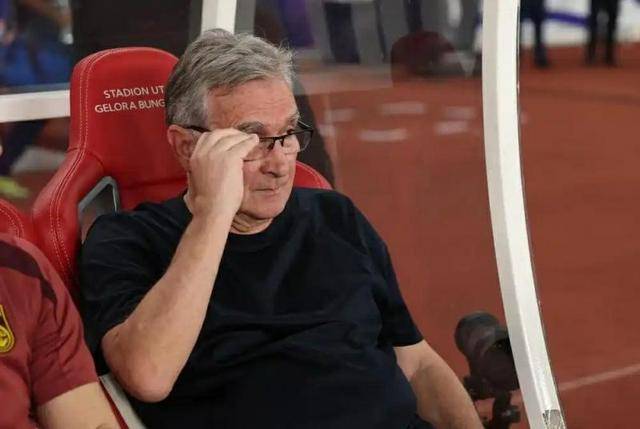 皇冠皇冠足球平台
_别了皇冠皇冠足球平台
，伊万科维奇！国足主帅现身足协谈解约