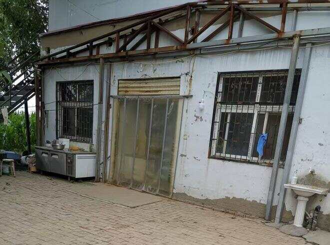 舒列夫 v 乌德勒支_下乡帮扶人员吃饭打68张白条欠下2.8万元舒列夫 v 乌德勒支，乡村餐馆老板讨要5年未果，当事人称单位想分期付款