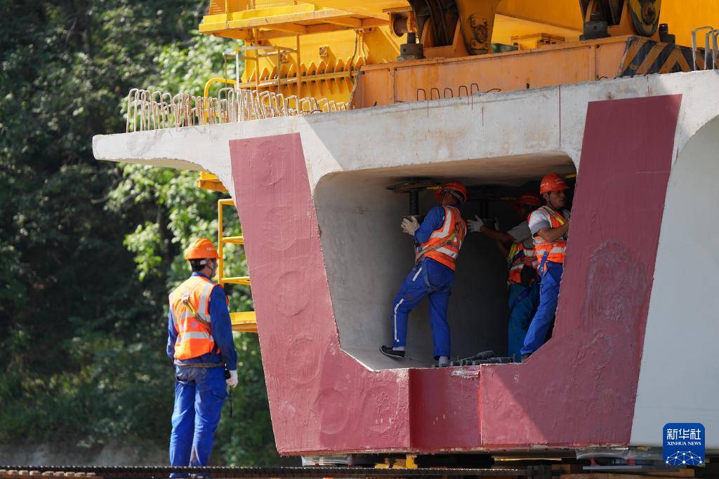 皇冠信用網正网_西康高铁全线完成桥梁架设