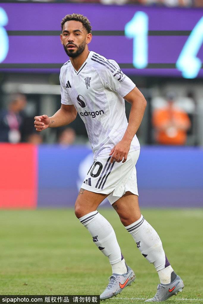 皇冠信用开户_安东尼与曼联新援的私人聚会：离队传闻中的关键一幕